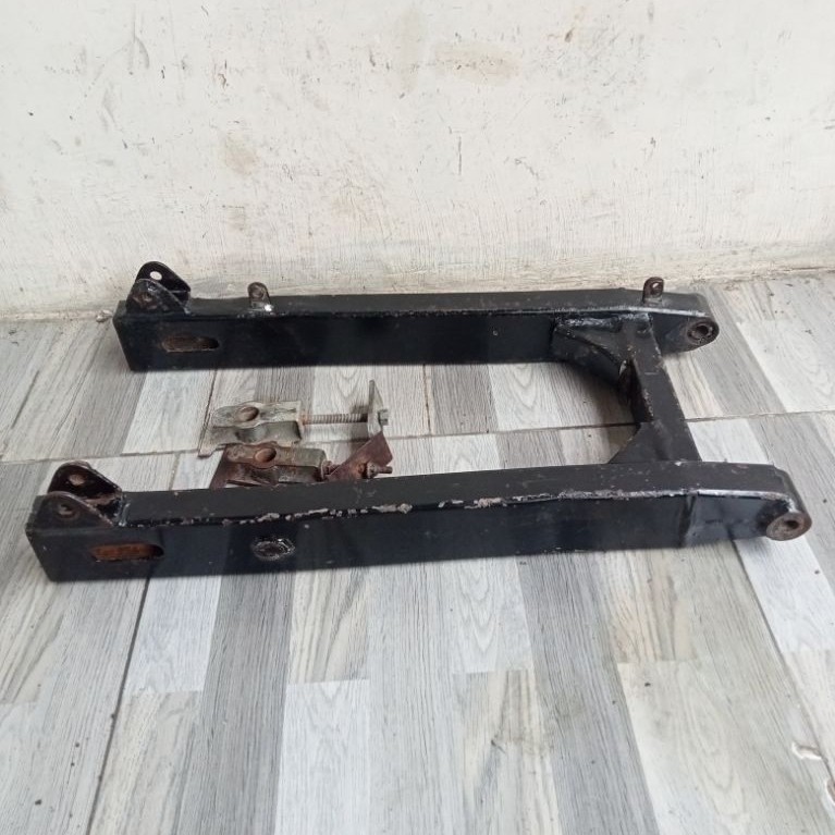 swing arm PNP Tiger bekas