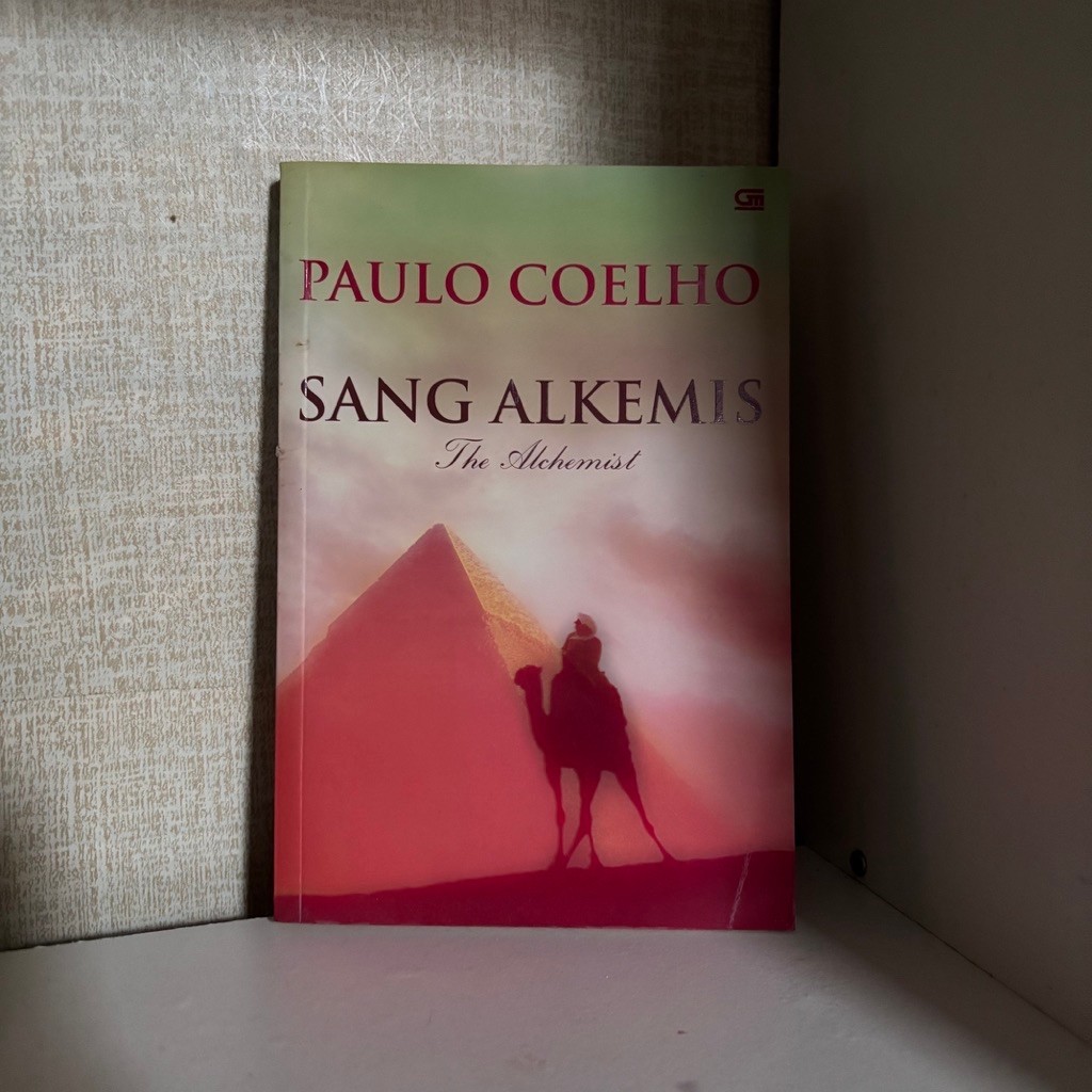 The Alchemist oleh Paulo Coelho | Preloved Original