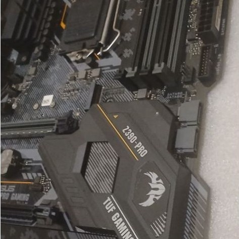 mobo asus TUF z390 pro gaming normal