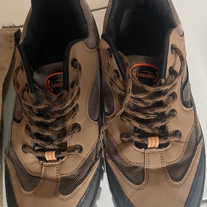 Sepatu leedo