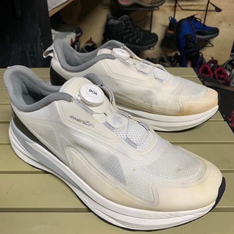 Sepatu Sneakers BOA Putih Model Lari DESCENTE Pria Wanita size 43/27,0cm