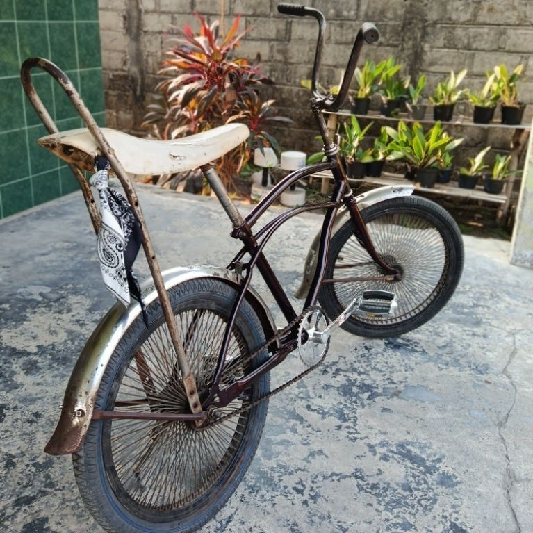 sepeda lowrider restorasi