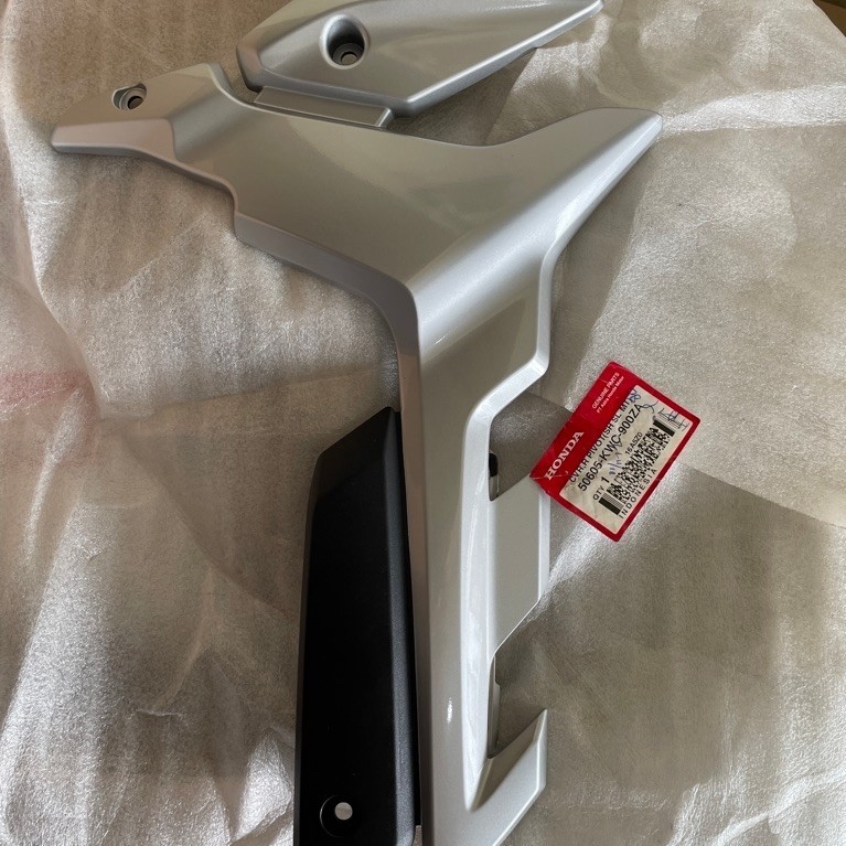 50605KWC900ZA -50705KWC900ZA Cover Pivot R atau L Honda Cs1