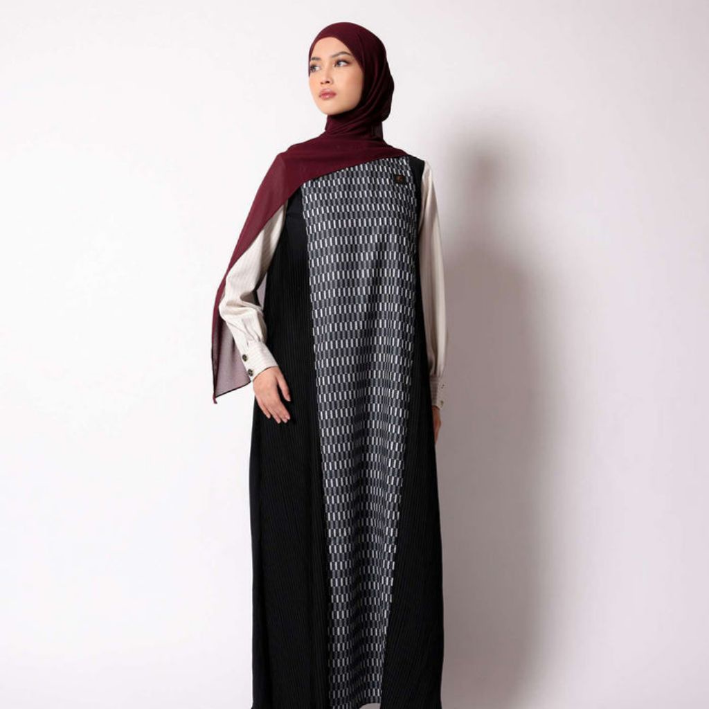 Pre Order Zaskia Sungkar Nurra Dress Gamis Bahan Woolpeach , Woolpeach Plisket, Dan Bugati Salur - G