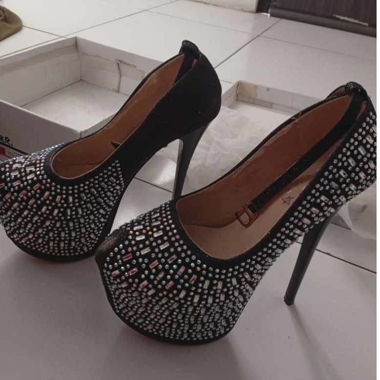 Bartier heels ukuran 39