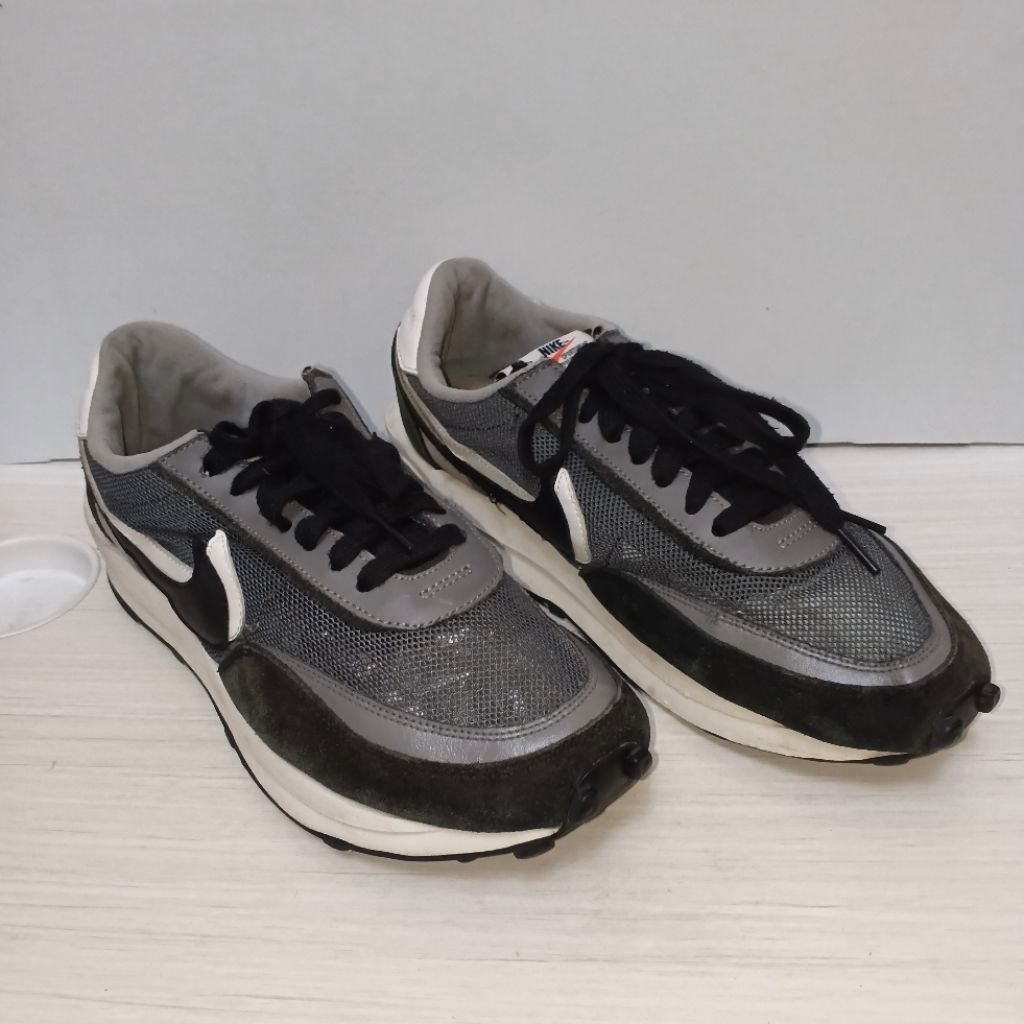 sepatu second Sacai x Nike LD Waffle size 43