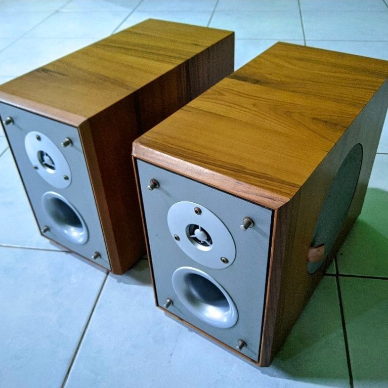 speaker boxself inextron
