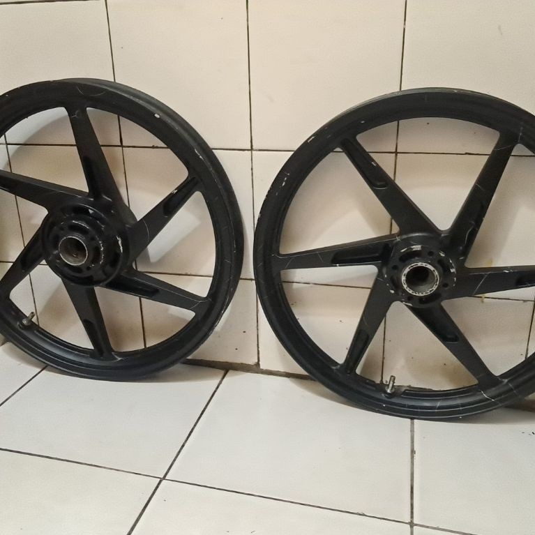 Velg satria ru 120 lumba satria r hiu satria r suzuki pelek racing palang original ori copotan stand