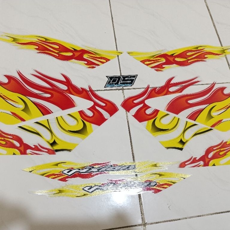 STRIPING STIKER TRANSPARAN VIXION OLD COSTUM API KEREN