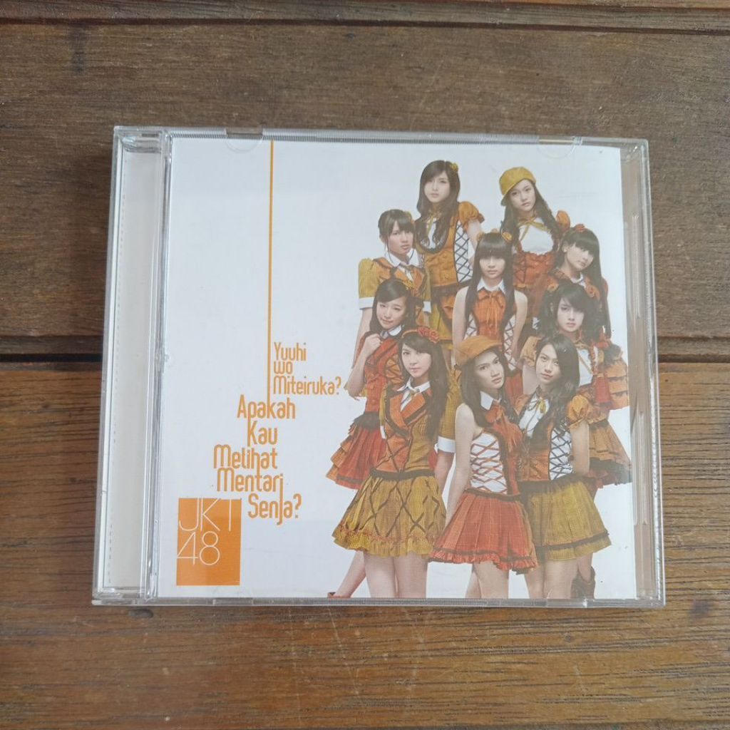 CD JKT 48 Yuuhi Wo Miteiruka? Apakah Kau Melihat Mentari Senja?