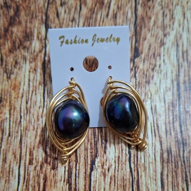 Giwang asli mutiara barok hitam wire goldie