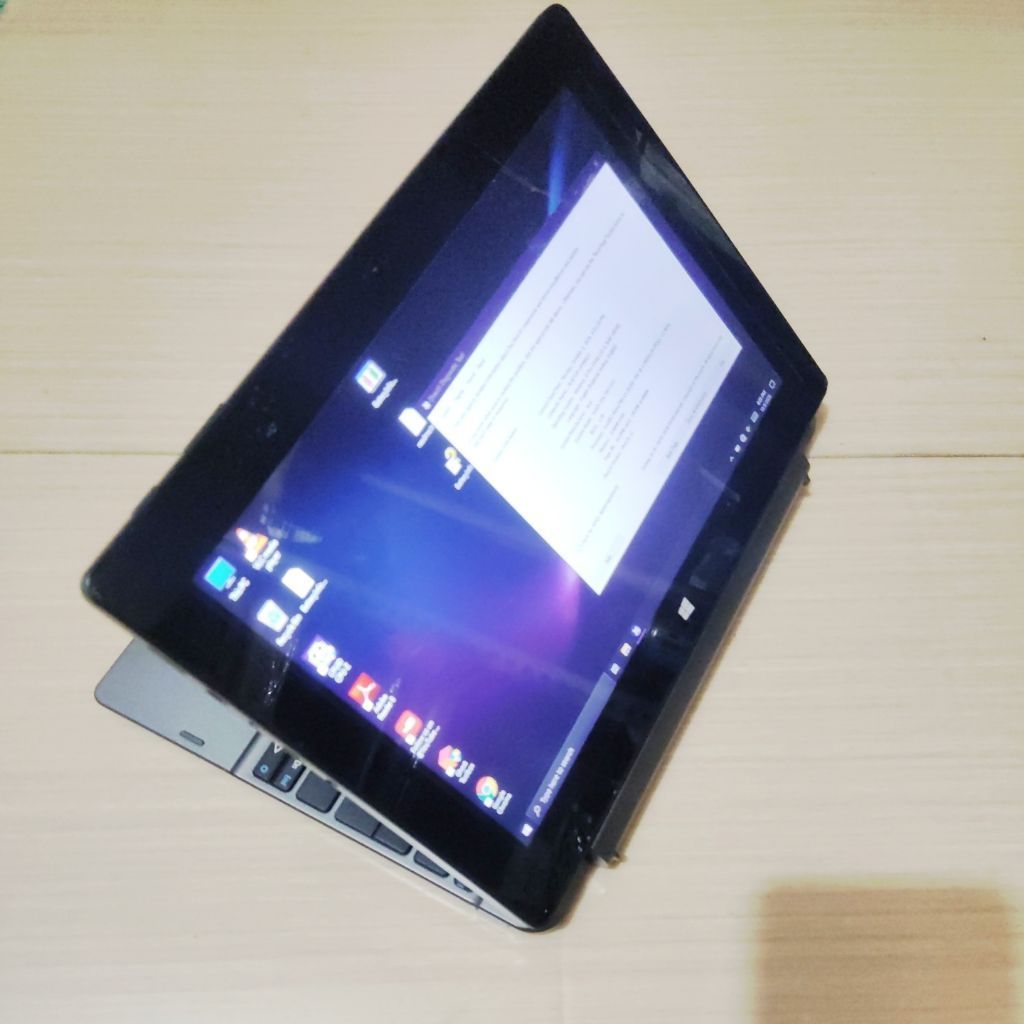 netbook touchscreen acer switch one sw1-011 2in1 ram 2gb ssd 32gb + 500gb batre 4 jam