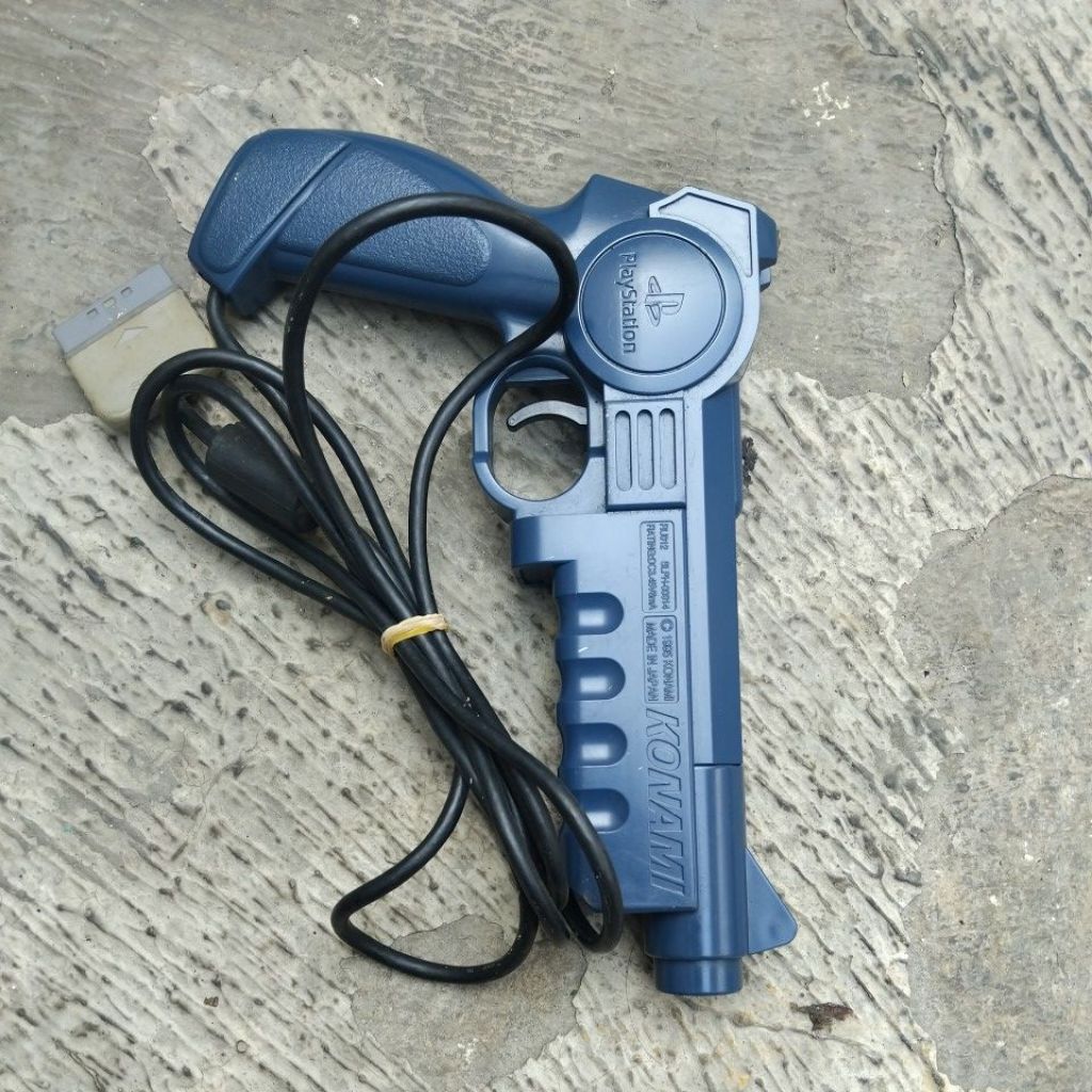 PISTOL KONAMI PLAYSTATION PS1 PS ONE ORIGINAL