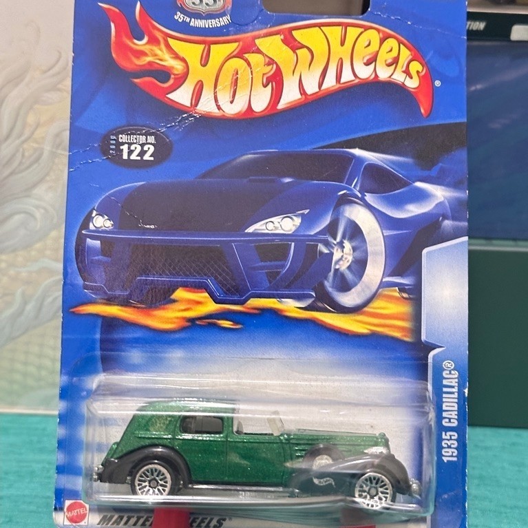 Hot wheels cadillac 1935 Blue card by mattel ( Card kerut)