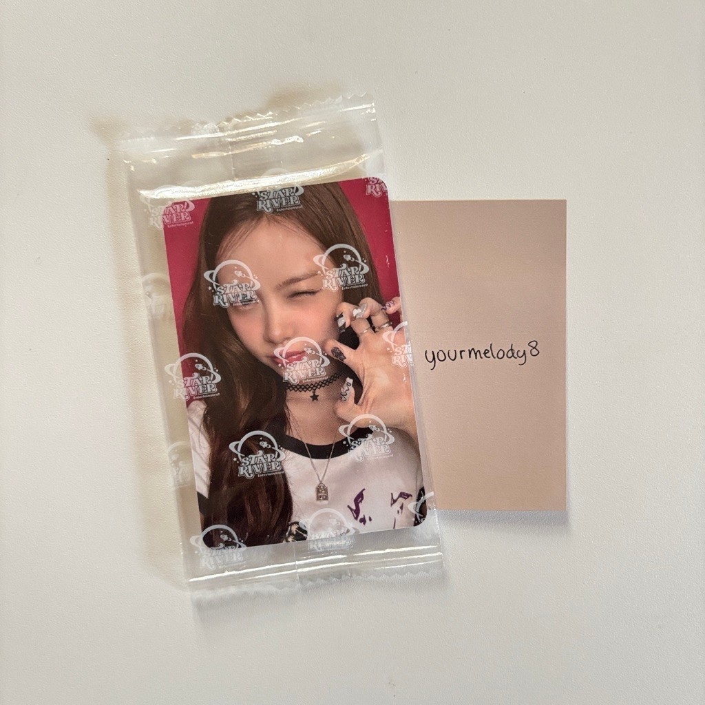 [READY STOCK] Official Photocard Hearts2Hearts Carmen Starriver