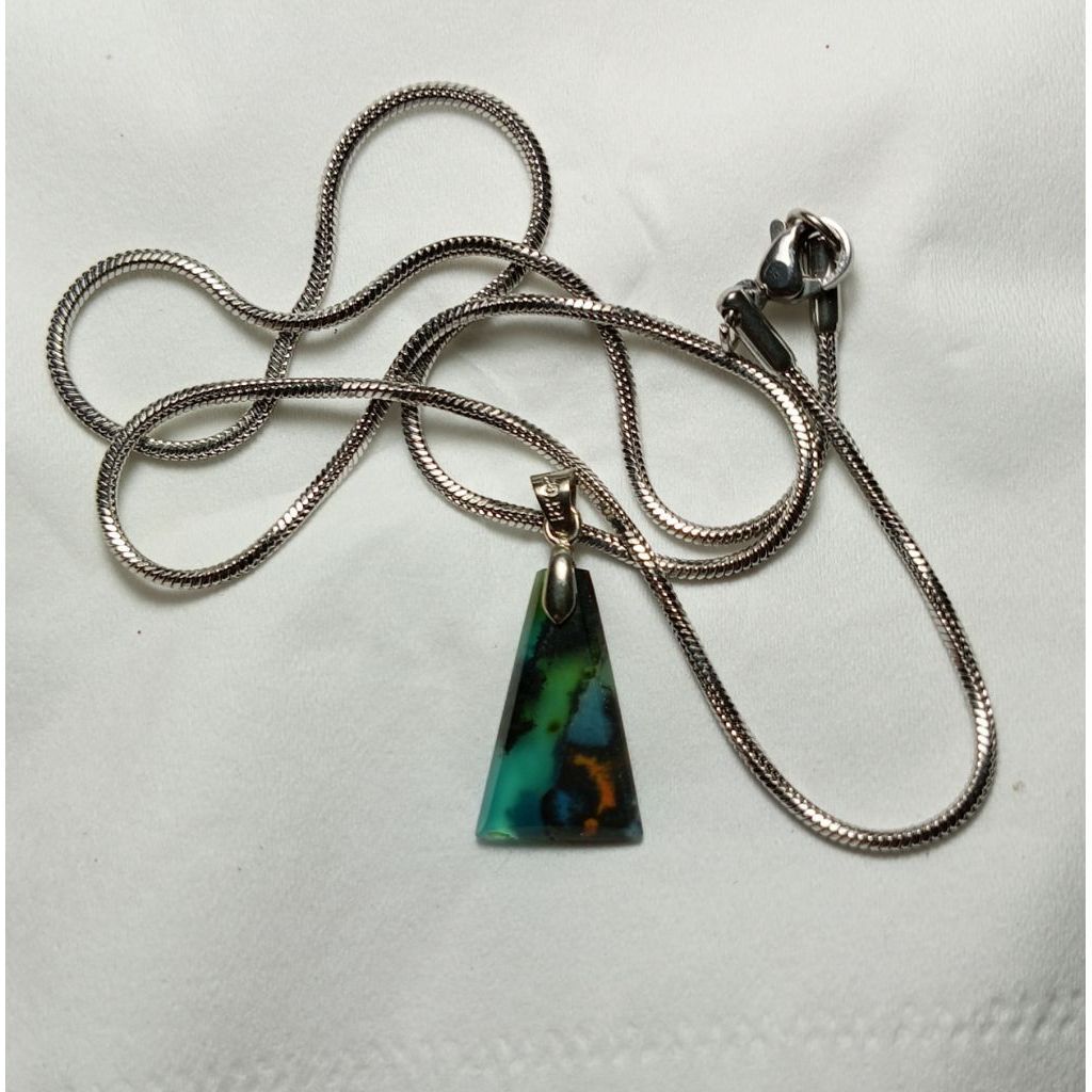 Liontin bacan kembang kristal natural