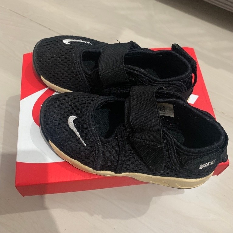 Nike air rift kids preloved