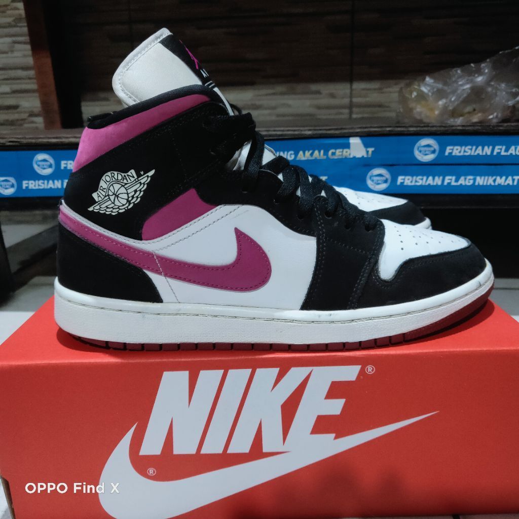 Nike Air Jordan 1 Mid "Black Cactus Flower"