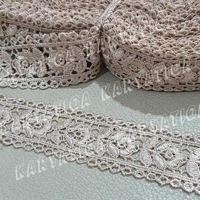 

%$%$%$%$] Renda Tengah Giper Bordir Motif Bunga Lebar 3,5 cm - Coksu (15 yard)
