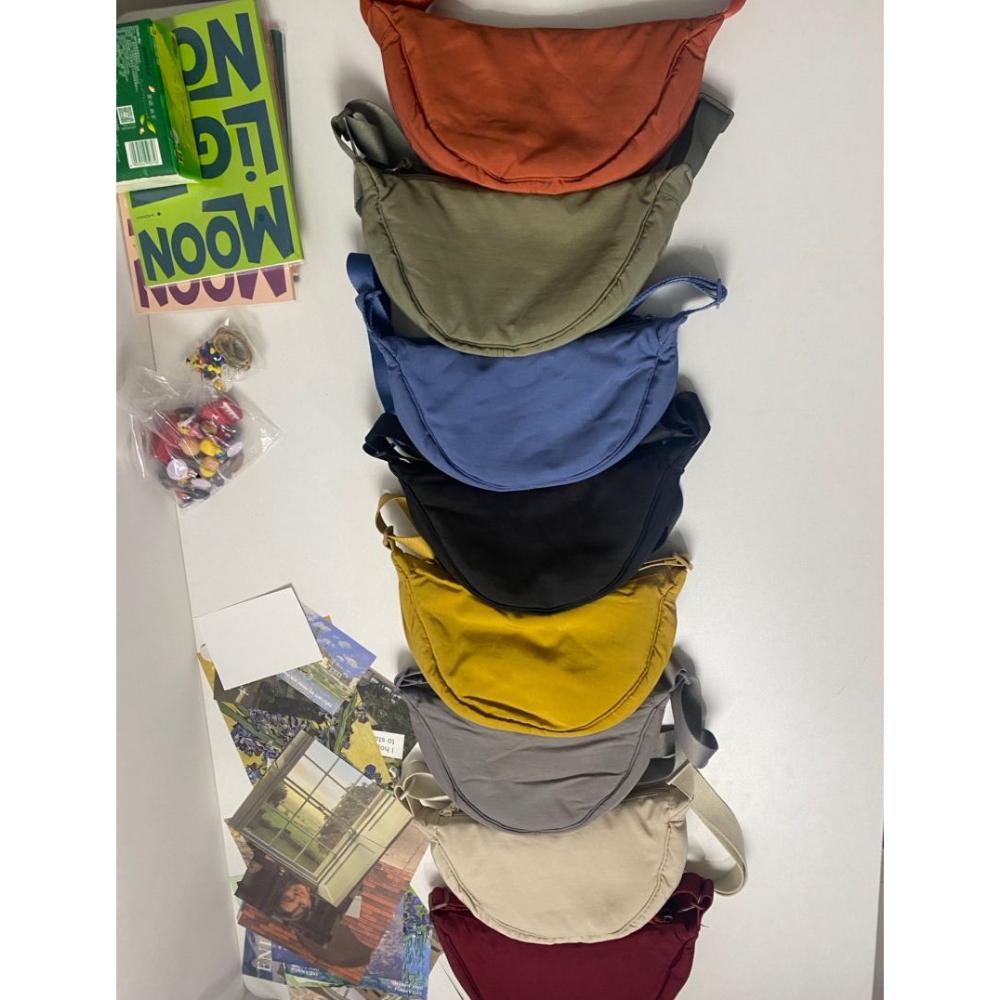 [Kecil Tas Selempang Uniqlo Half Moon Waist Bag N