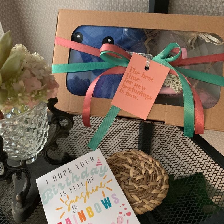 

Ready_Stock_Cod Kiyomi Gift / Kado Teman / Kado Anniversary / Kado Ulang Tahun / Kotak Kado / Kado Pacar / Kado Boneka / Birthday Gift Box / Birthday Hampers Ir-129