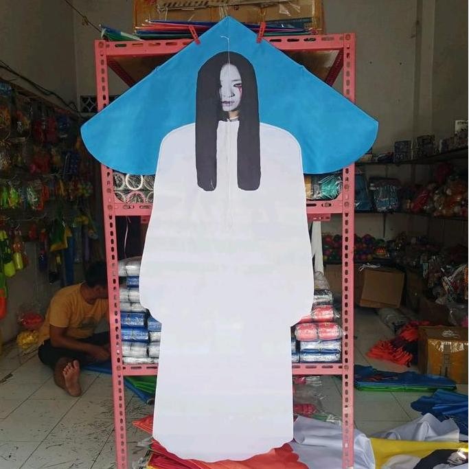 LAYANGAN HANTU KUNTILANAK