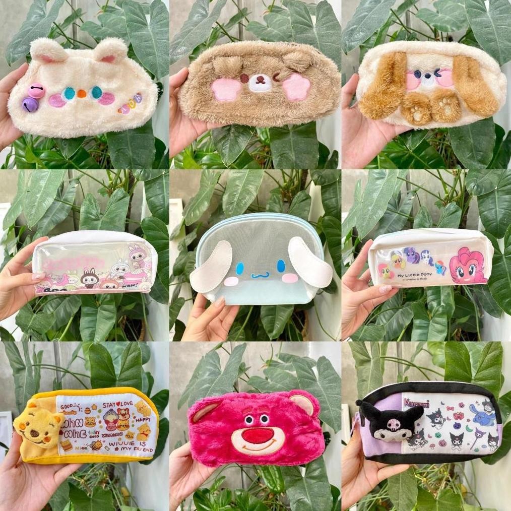 

Ct_C1077 Tempat Pensil Serbaguna Bulu Halus Perlengkapan Alat Sekolah Kantor Kuliah Dewasa Anak Karakter Lotso Montesr Inc Buzz Alien Capybara Lucu Unik Hadiah Gift Si-19