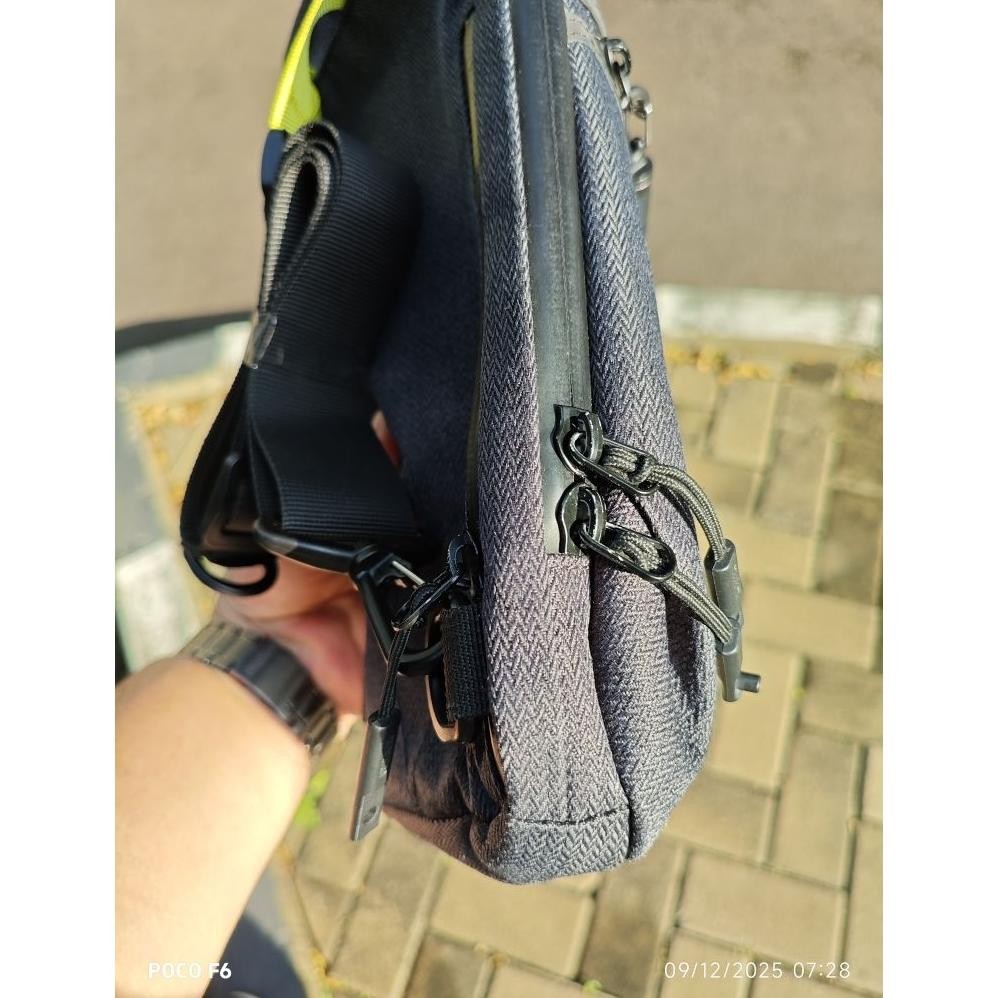 Preloved American Tourister Orbit, Sling Bang, Black, Original