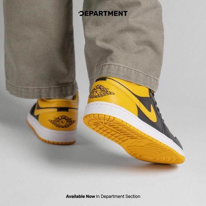 Sepatu Sneakers Pria Nike Air Jordan 1 Low 553558072 Original Original