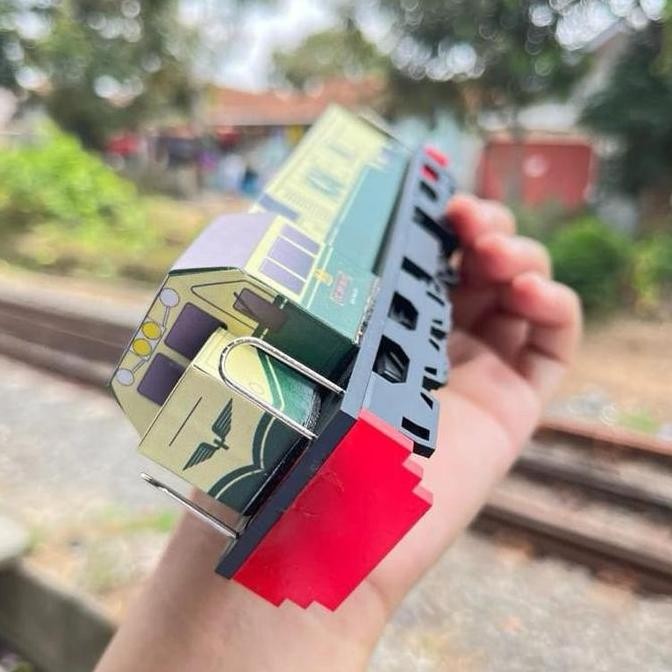 Miniatur Kereta Api Lokomotif cc201 VINTAG FULL AKRILIK Mesin bisa