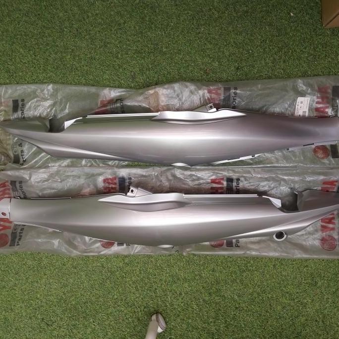 Cover Body Belakang Jupiter Z Burhan Silver Perak Kanan Kiri Ori YGP Kode 2P2-P0