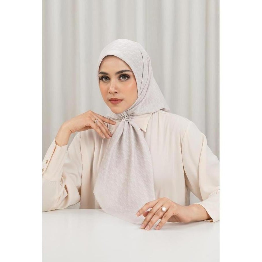 Buttonscarves Leena Monogram Square.