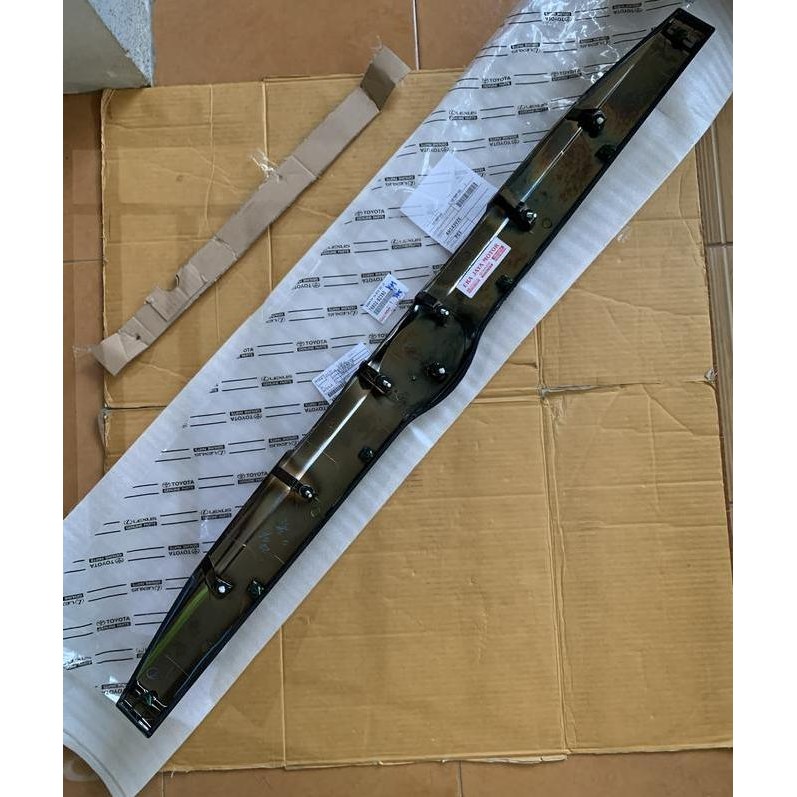 Garnish list pintu bagasi calya orinal