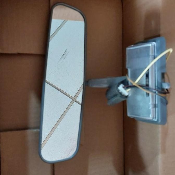 Kaca Spion Tengah Dalam Isuzu NMR 71 TERBATAS