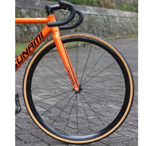 Ban Luar Schwalbe Lugano 2 Size 700 X 25C Restock