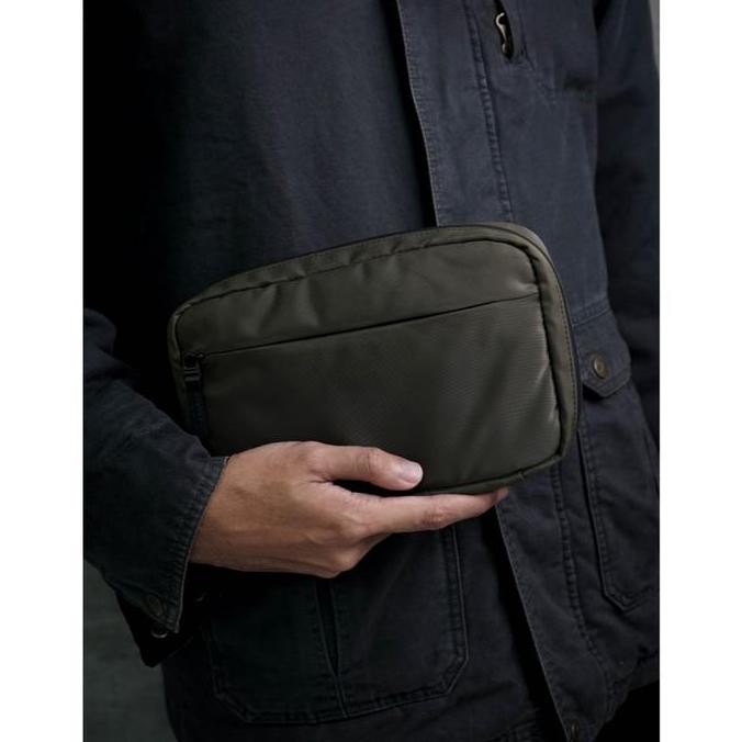 Incase Nylon Accessory Organizer Pouch Bag (Intr400402) | Pouch Bag Pria | Tas Tangan Pria