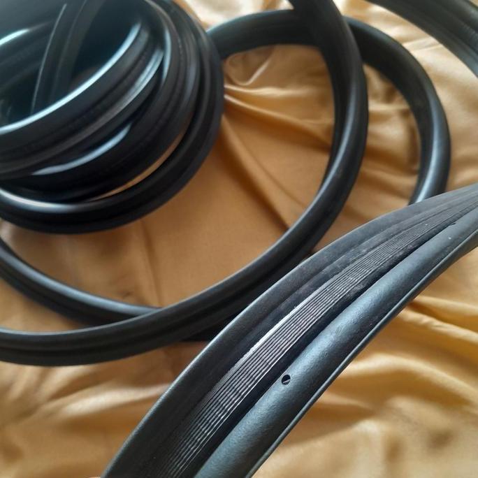 Karet Bagasi Mobil Mazda Lantis