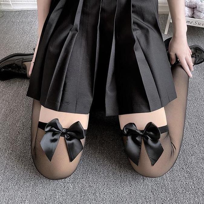 BikiniQue Stocking Hitam Panjang Wanita Seksi  Tipis Motif Pita di Paha  High Thigh Stocking Lembut 