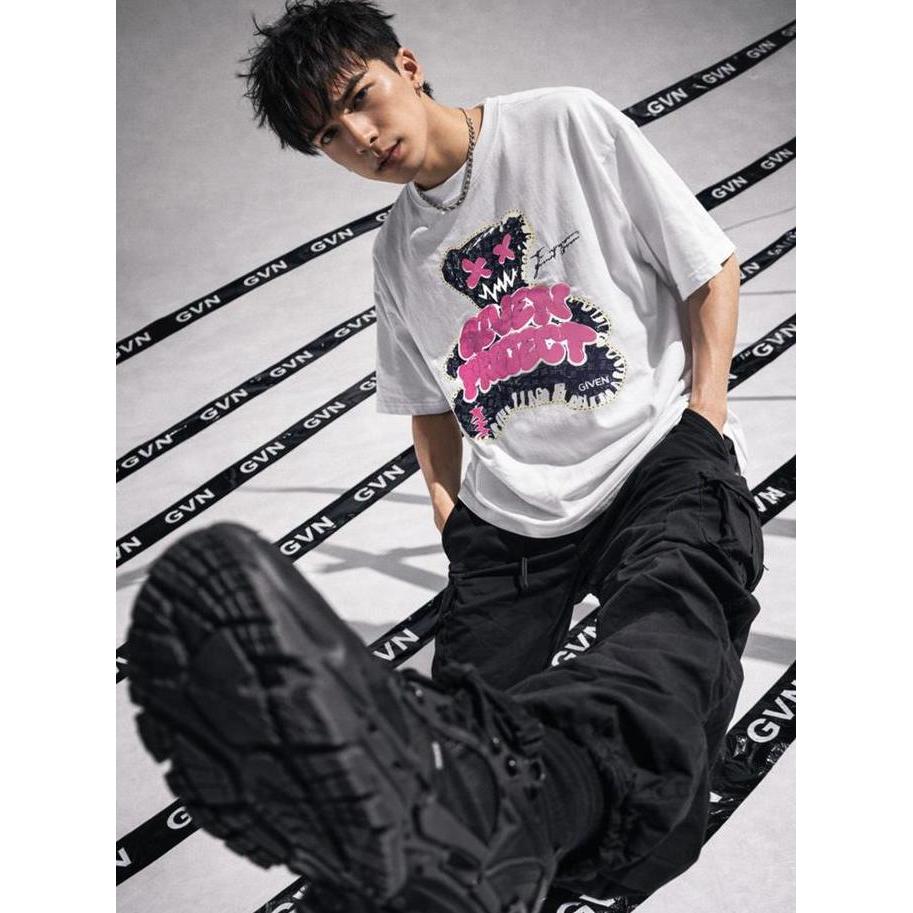 WHITE-BLUE BEARS Kaos Oversize Putih dengan Motif Beruang Biru untuk Tampilan Unik dan Nyaman SSS