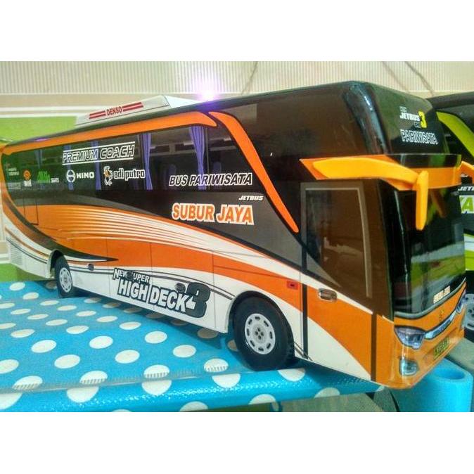 Miniatur bus Subur jaya bis