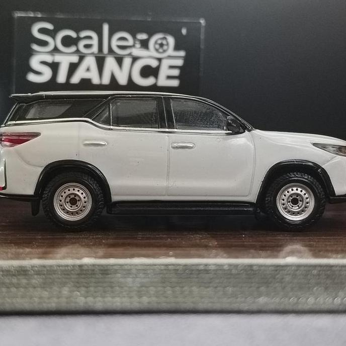 [VIRAL] Velg Kaleng Diecast 11.4 Fortuner SUV