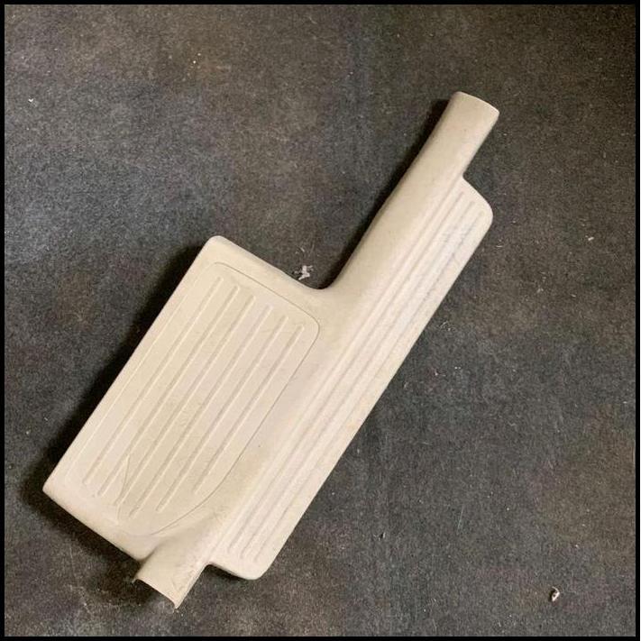 GRATIS ONGKIR SCUFF PLATE SILL PLATE PENJEPIT KARPET PINTU PENUMPANG BELAKANG KANAN BAGIAN DALAM TOY