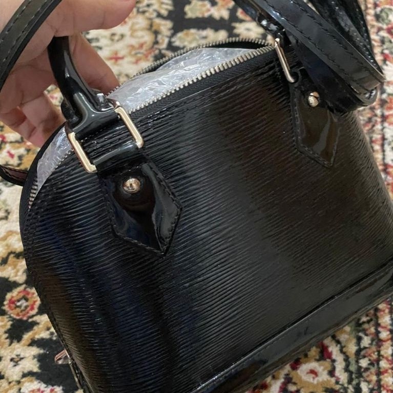 PRELOVED ORIGINAL 100% - Lo*is Vui*ton LV Alma BB Epi Leather Noir Black VVGC Authentic thn 2013