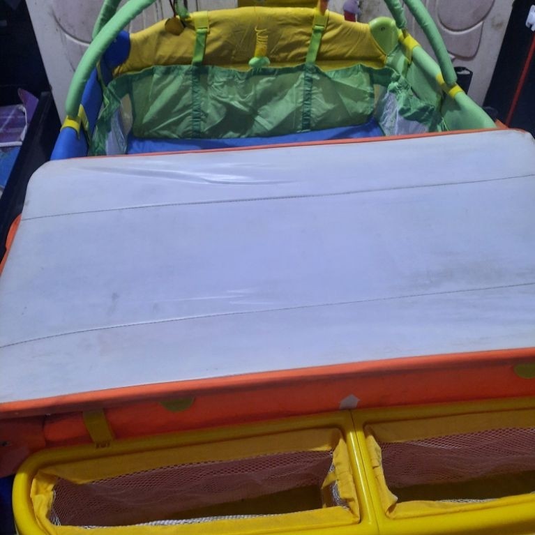 Box Bayi Bekas/Kasur Bayi Second Good Cond Dengan Kelambu