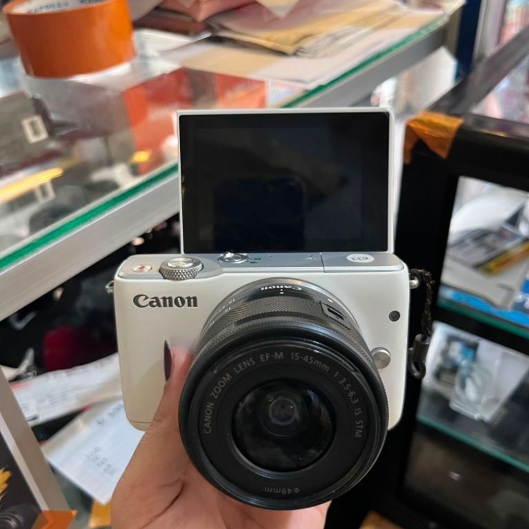 MIRRORLESS CANON M10 ( SECOND SIAP PAKAI)