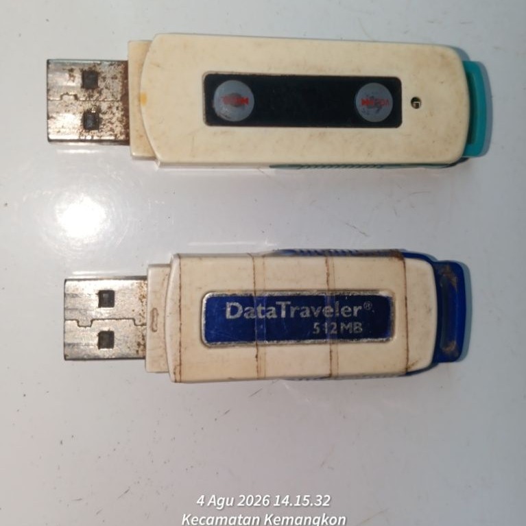 Flashdisk 512 MB & Flashdisk 2 GB