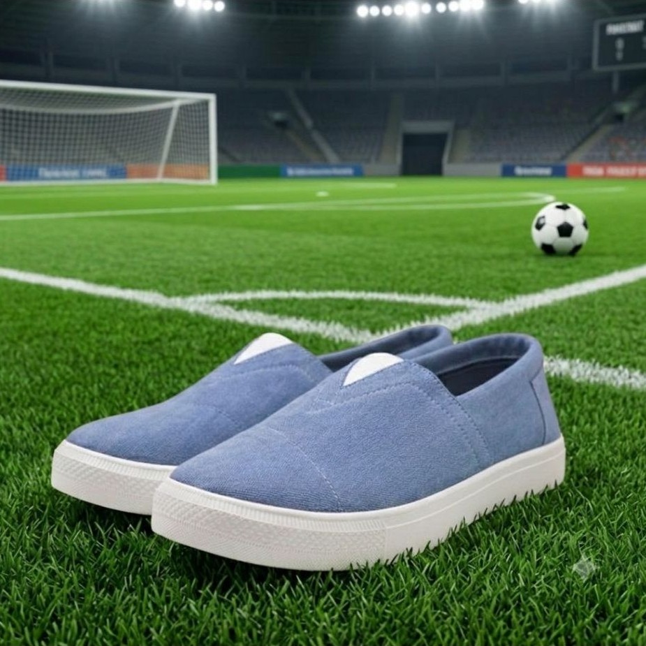 Sepatu Pria Sneakers Slip On Shoes Casual Santai Bahan Jeans Denim Empuk Nyaman Dipakai