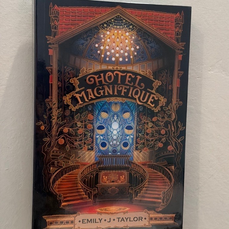 Hotel Magnifique - Emily J. Taylor / Buku Original