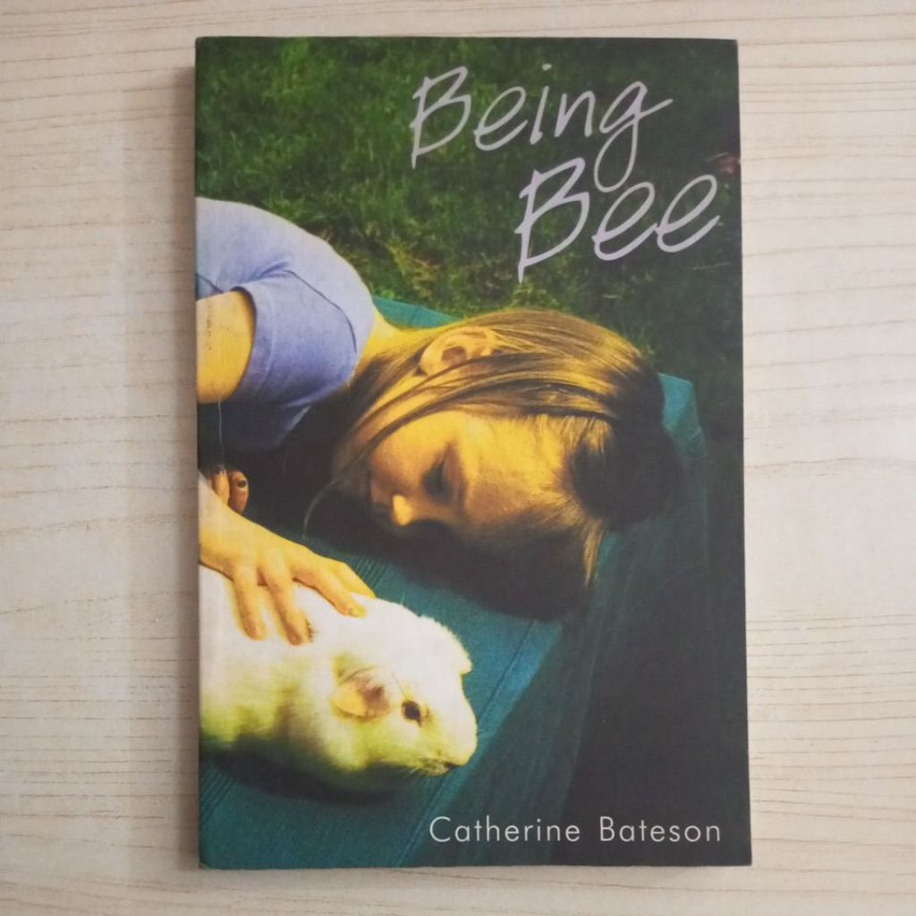 NOVEL BEING BEE OLEH CATHERINE BATESON