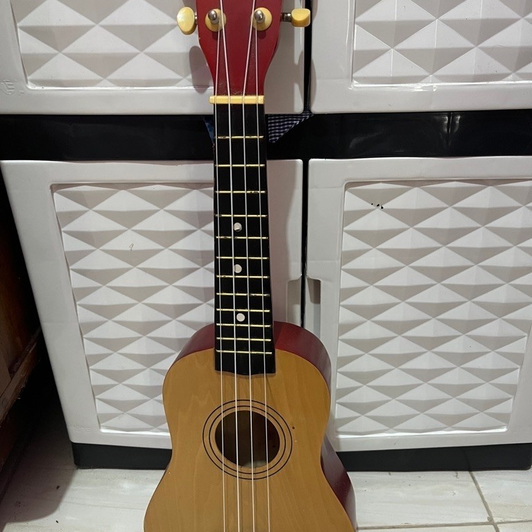 preloved ukulele
